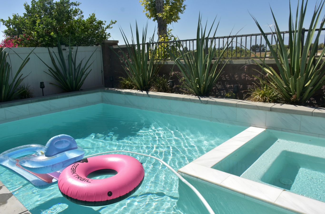 A Pool Service and Repair professional fixing a filtration system in Tustin, CA, emphasizing the benefits of trusted local repair service.